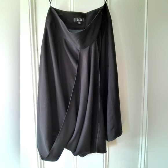 Stills Black Midi Skirt.. Beautiful Design, in Drapey Viscose.. Size 34 - Picture 7 of 10